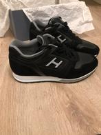 Hogan Sneakers Zwart - Zo goed als nieuw!, Kleding | Heren, Schoenen, Ophalen of Verzenden, Zo goed als nieuw, Zwart, Sneakers of Gympen