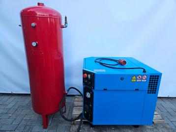 Zuigercompressor met Luchttank 900 L/min beschikbaar voor biedingen