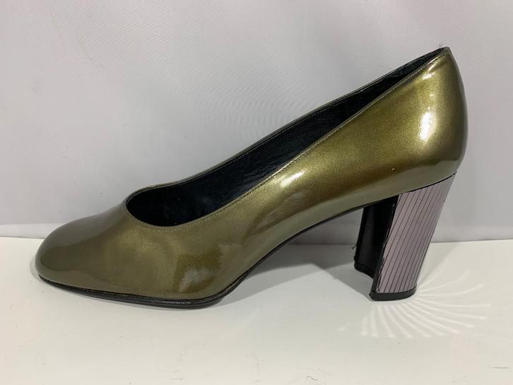 Stuart Weitzman, maat 39. Groene lak pumps met spiegel hak., Kleding | Dames, Schoenen, Zo goed als nieuw, Schoenen met hoge hakken