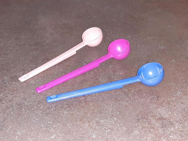 Tupperware 10 ml schepjes / maat / lepels roze/blauw, Huis en Inrichting, Keuken | Tupperware, Zo goed als nieuw, Blauw, Ophalen of Verzenden