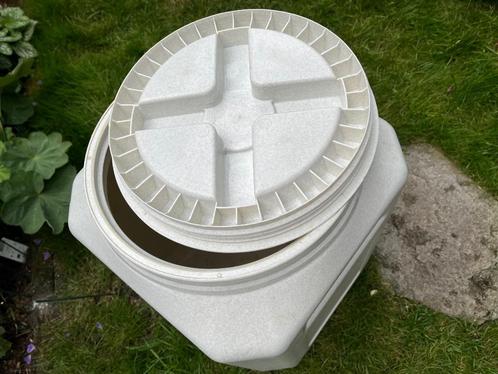 stevige vierkante voerton, 50 liter,  met schroefdeksel, Dieren en Toebehoren, Overige Dieren-accessoires, Gebruikt, Ophalen of Verzenden