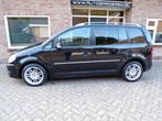 Volkswagen Touran 1.4 TSI Highline 7 Persoons, Voorwielaandrijving, Stof, Gebruikt, Zwart