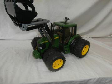 Bruder John Deere 6920 met voorlader en dubbele montering beschikbaar voor biedingen