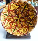 Fleurige geel met rode schaal, Huis en Inrichting, Woonaccessoires | Schalen en Manden, Porselein of Keramiek, Schaal, Rond, Ophalen of Verzenden