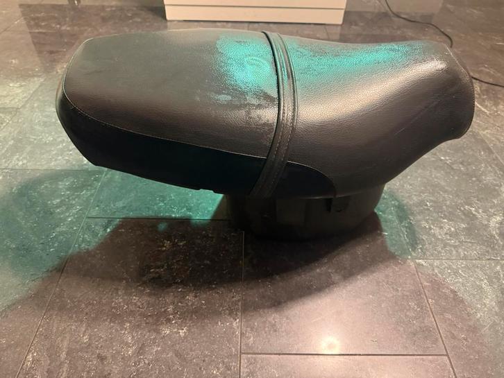 Piaggio skipper zadel, Fietsen en Brommers, Brommeronderdelen | Puch, Zo goed als nieuw, Zadel, Ophalen of Verzenden