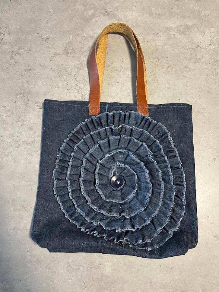 Spijkertas tas bloem ruches jeans leer, Sieraden, Tassen en Uiterlijk, Tassen | Schoudertassen, Nieuw, Overige merken, Blauw, Leer