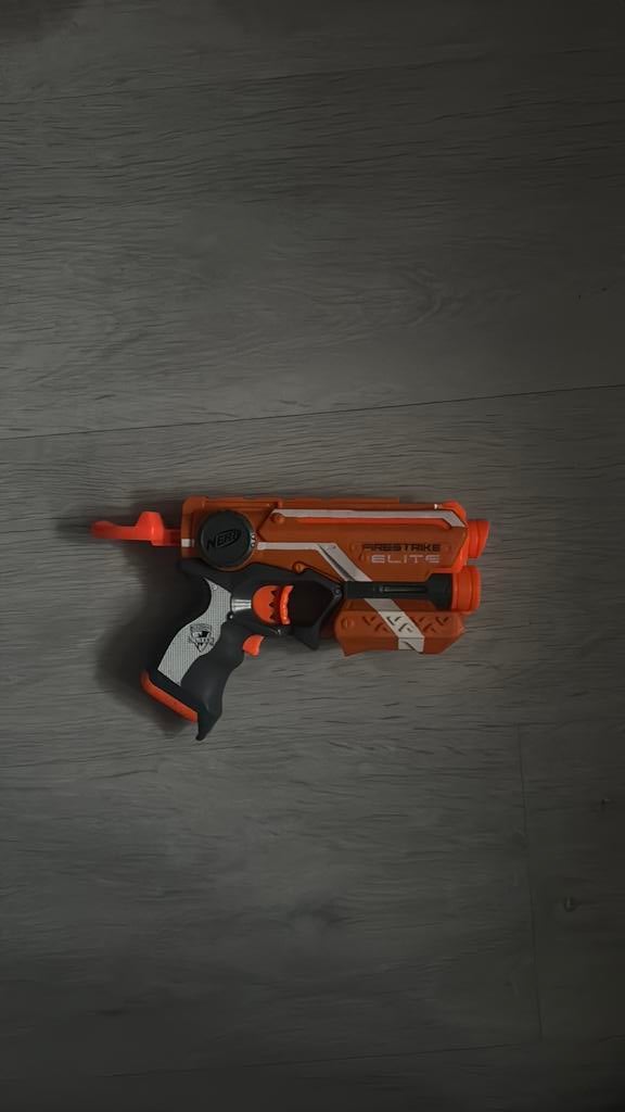 Nerf gun met laser, Kinderen en Baby's, Speelgoed | Buiten | Actiespeelgoed, Verzenden, Gebruikt