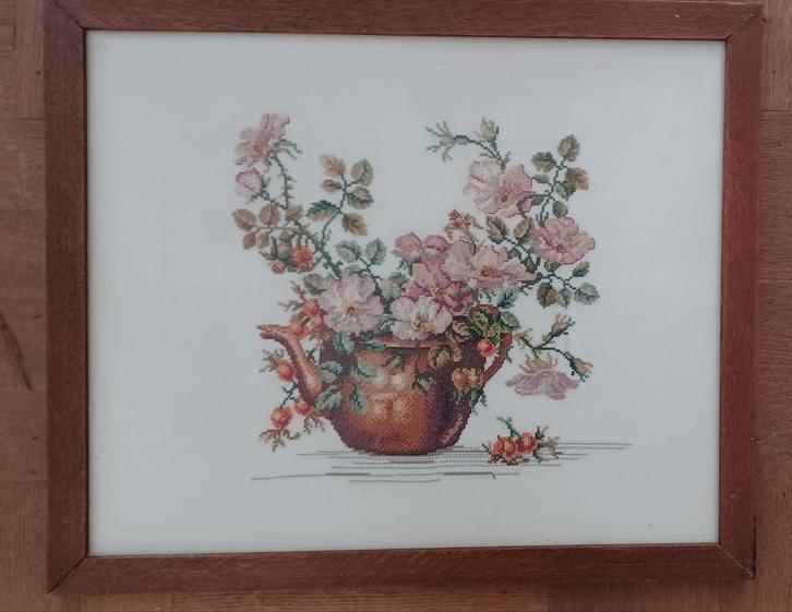 Geborduurde bloemen schilderij brocante, Huis en Inrichting, Woonaccessoires | Schilderijen, Tekeningen en Foto's, Schilderij