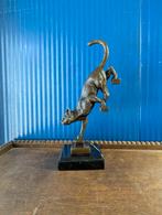Bronzen sculptuur van de kat die de trap afloopt, Antiek en Kunst, Antiek | Koper en Brons, Ophalen of Verzenden