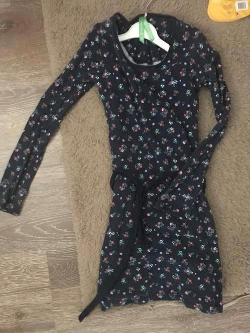 jurk donkerblauw met bloemetjes motief in maat 134/140 HEMA, Kinderen en Baby's, Kinderkleding | Maat 134, Gebruikt, Meisje, Jurk of Rok