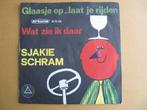 Sjakie Schram = Wat zie ik daar, 7 inch, Single, Ophalen of Verzenden, Zo goed als nieuw