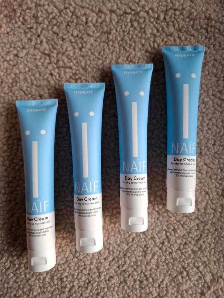 NAÏF Dagcrème 200ml  - NIEUW, Sieraden, Tassen en Uiterlijk, Uiterlijk | Gezichtsverzorging, Nieuw, Gehele gezicht, Ophalen of Verzenden