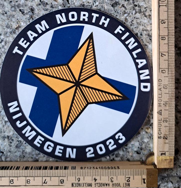 Sticker Nijmegense vierdaagse Nijmegen team North Finland 23, Verzamelen, Speldjes, Pins en Buttons, Zo goed als nieuw, Overige onderwerpen