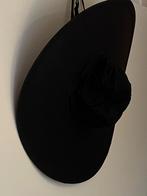 2 hoeden zwart en wit in tasje retro, Kleding | Dames, Hoeden en Petten, Gedragen, Ophalen of Verzenden