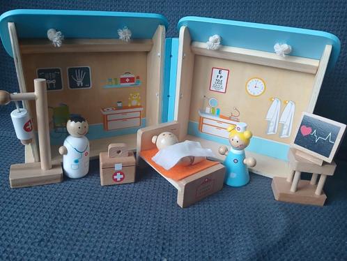 Houten draagbare speelset ziekenhuis, Kinderen en Baby's, Speelgoed | Houten speelgoed, Zo goed als nieuw, Overige typen, Ophalen