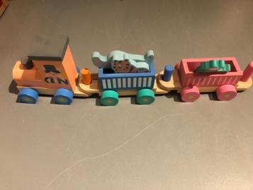 Houten speelgoedtrein beschikbaar voor biedingen