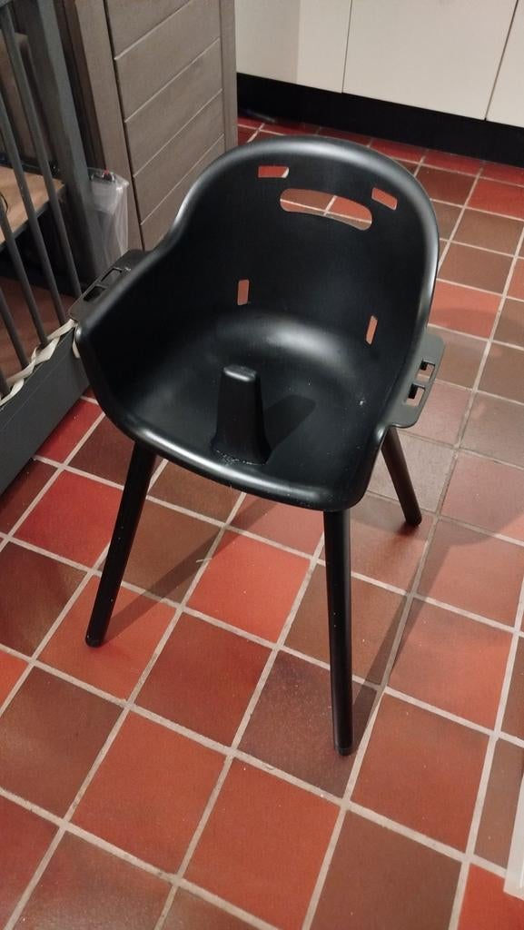 Zwarte kinderstoel - Overbodig, Kinderen en Baby's, Kinderstoelen, Ophalen, Gebruikt, Overige typen, Afneembaar eetblad