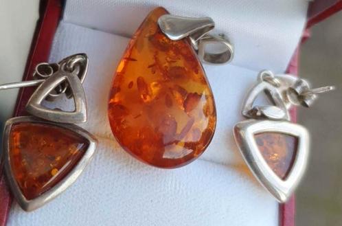 Geërfd. Prachtige oude set van Oorbellen en Kettinghanger., Sieraden, Tassen en Uiterlijk, Oorbellen, Nieuw, Verzenden