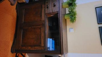Brocante kastje beschikbaar voor biedingen