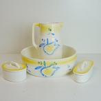 4 delig antieke lampetstel. In mooie pastel tinten., Antiek en Kunst, Antiek | Keramiek en Aardewerk, Ophalen