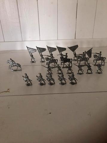 Tinnen soldaten beschikbaar voor biedingen