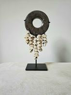 Marmer op standaard met schelpen nr 2 uit Bali, Huis en Inrichting, Ophalen of Verzenden, Tropical Home, 6951NK, Nieuw