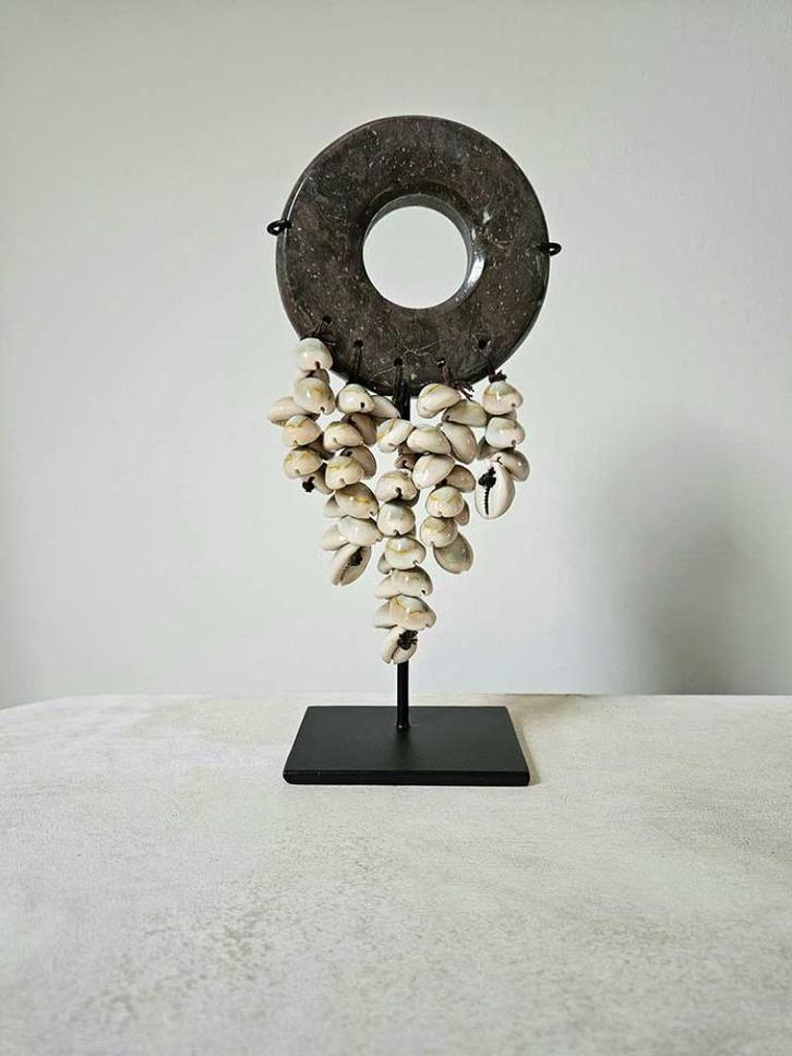 Marmer op standaard met schelpen nr 2 uit Bali, Huis en Inrichting, Woonaccessoires | Kransen, Nieuw, Ophalen of Verzenden