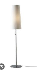 GEZOCHT! Vloerlamp Lunta van Ikea, Huis en Inrichting, Lampen | Vloerlampen, Ophalen, Zo goed als nieuw