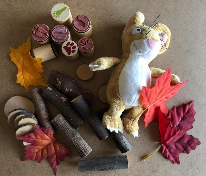 Gruffalo muis knuffeltje met sporen stempels en boomstam, Kinderen en Baby's, Speelgoed | Knuffels en Pluche, Zo goed als nieuw