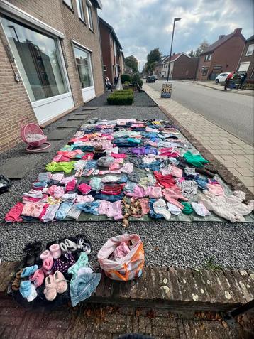 Kinderkleding beschikbaar voor biedingen
