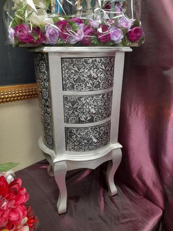 Leuk zilver kleurige barok laden kast  beschikbaar voor biedingen