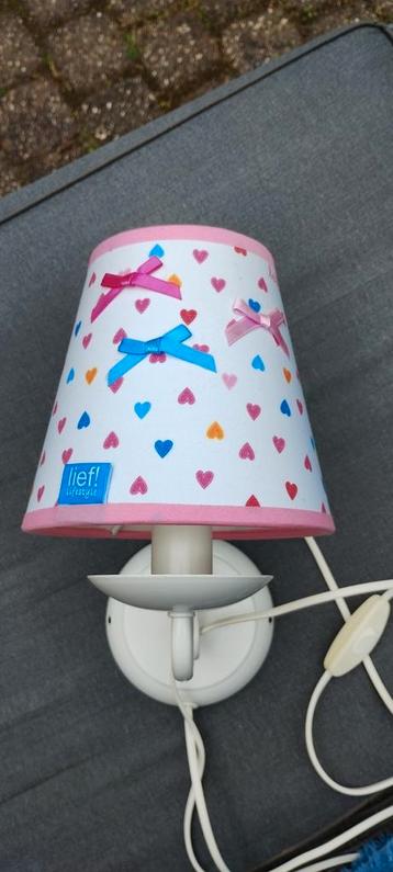 Wandlamp lief beschikbaar voor biedingen