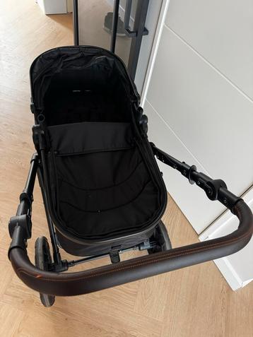 Zwarte 3-in-1 Kinderwagen + accesoires beschikbaar voor biedingen