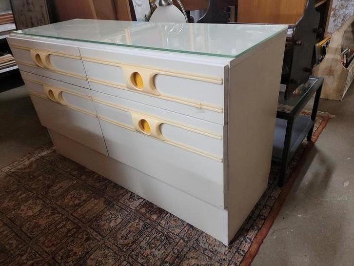 Vintage jaren 70 ladekastje wit met glazen afdekplaat, Huis en Inrichting, Kasten | Ladekasten, Gebruikt, Minder dan 100 cm, 50 tot 100 cm