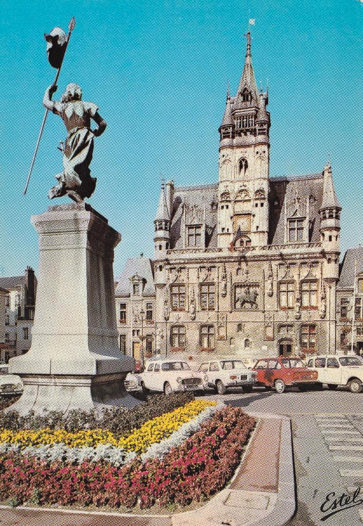 Frankrijk, Compiegne met auto's oa DAF 44, Peugeot 403, Verzamelen, Ansichtkaarten | Buitenland, Ongelopen, Frankrijk, 1960 tot 1980