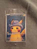 Pikachu with Grey Felt Hat (SVP 085), Hobby en Vrije tijd, Verzamelkaartspellen | Pokémon, Nieuw, Foil, Ophalen of Verzenden, Losse kaart