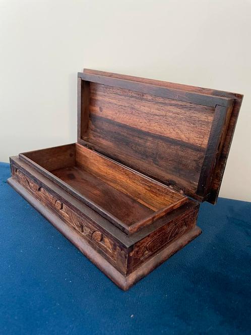 Vintage houten kistje | Handgemaakt met houtsnijwerk | <1970, Antiek en Kunst, Curiosa en Brocante, Ophalen of Verzenden