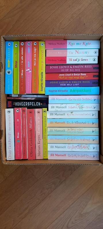 Leesboeken (volle bananendoos) beschikbaar voor biedingen