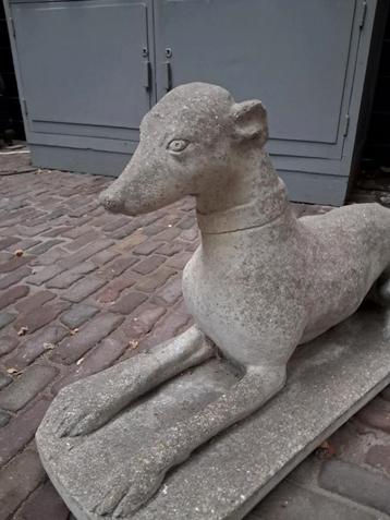 Betonnen Hondenbeeld - Tuindecoratie beschikbaar voor biedingen