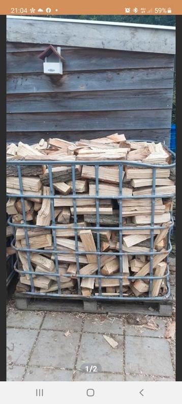 Mooi droog haardhout. beschikbaar voor biedingen