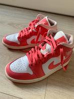 Air Jordan 1 strawberry’s and cream maat 37,5, Ophalen of Verzenden, Zo goed als nieuw, Sneakers of Gympen
