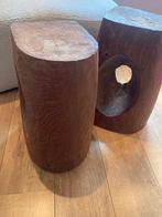 Twee massief houten bijzettafeltjes, Huis en Inrichting, Tafels | Bijzettafels, Minder dan 55 cm, Overige vormen, Hout, Ophalen