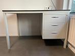 Een vintage industrieel Ahrend bureau 120x75x77, Huis en Inrichting, Bureaus, Ophalen, Gebruikt, Bureau