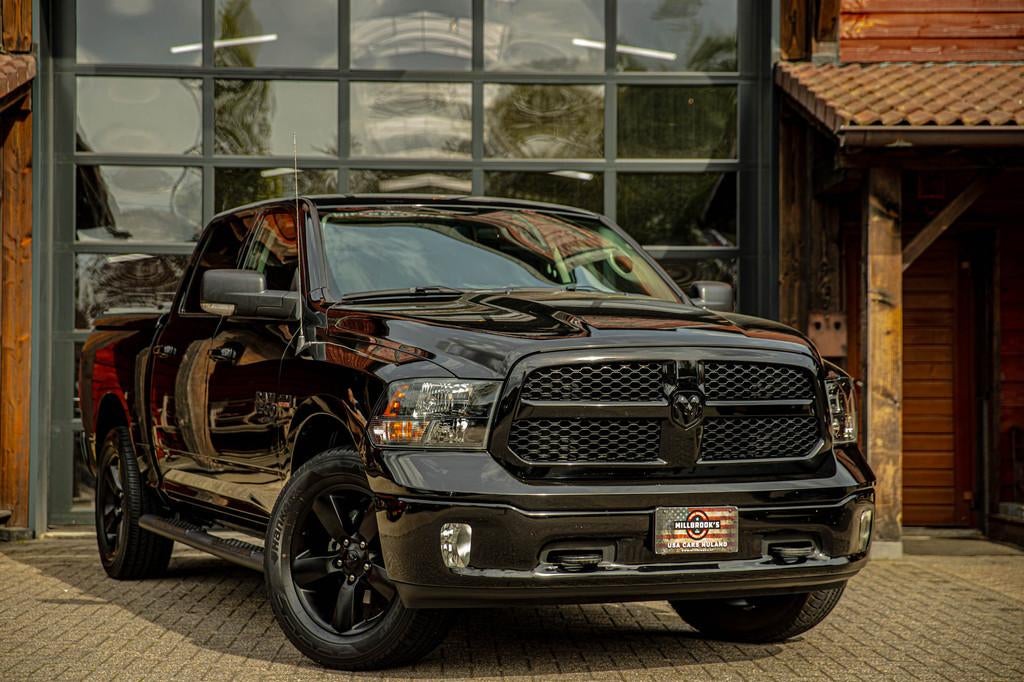 Dodge Ram 1500 5.7 V8 4x4 Crew Cab 5'7 Orgineel Nederlands, Auto's, Automaat, Gebruikt, 5654 cc, 402 pk