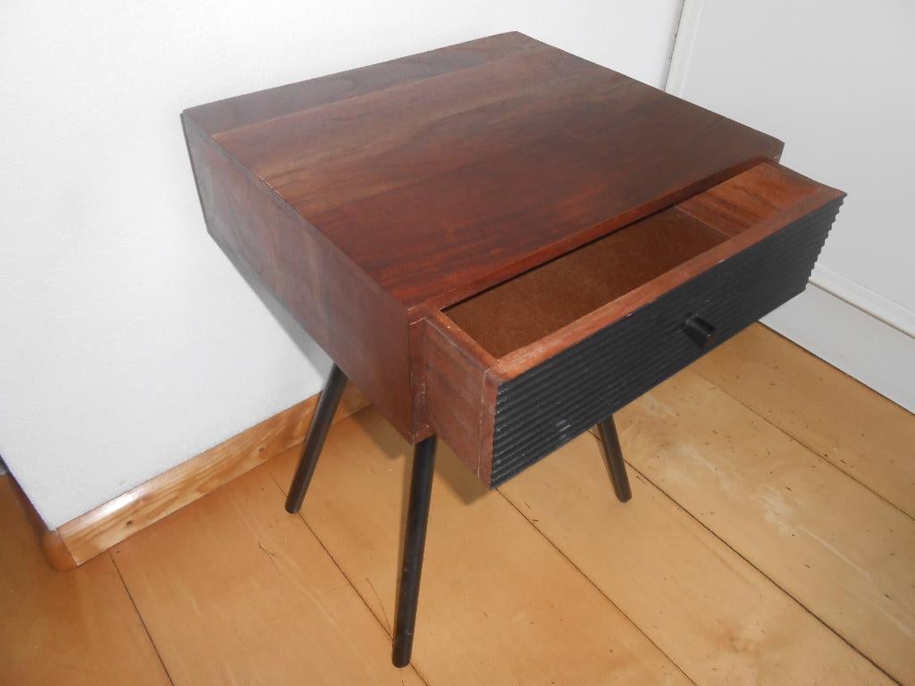 Nachtkastje, Gebruikt, Minder dan 45 cm, Hout, 55 tot 70 cm