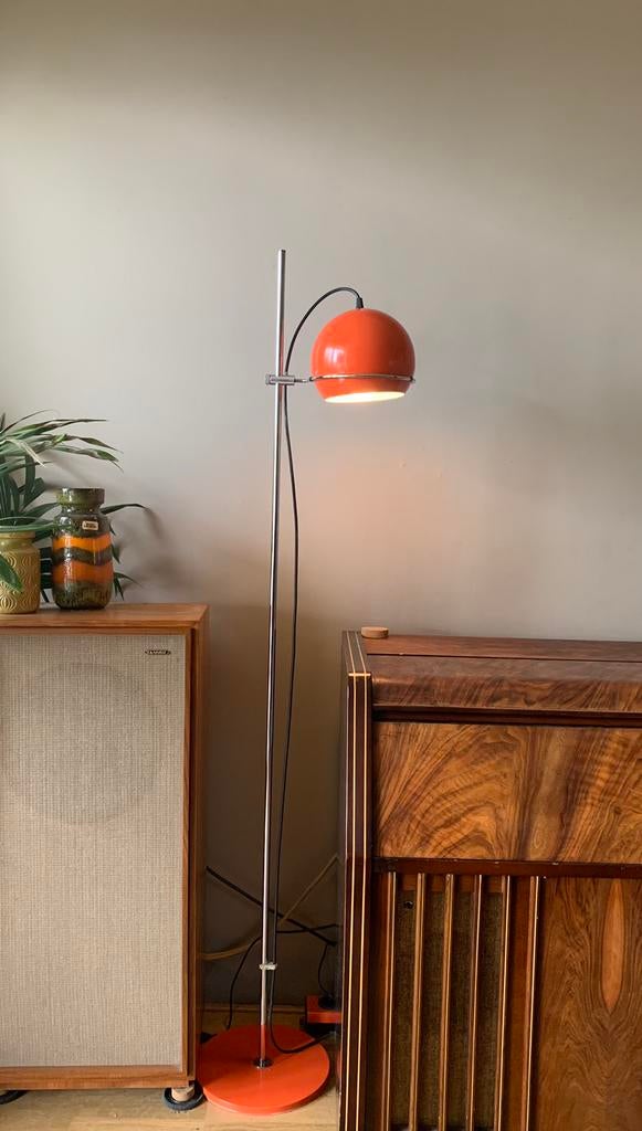 Vintage Herda vloerlamp oranje, Huis en Inrichting, Lampen | Vloerlampen, Ophalen of Verzenden, Zo goed als nieuw, 150 tot 200 cm