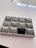 LICHT GRIJZE FLUWELEN SIERADENDOOS OPBERGER DISPLAY, Overige materialen, Minder dan 50 cm, Ophalen of Verzenden, Zo goed als nieuw
