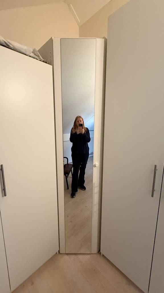 Witte hoekkast met spiegel 0.90x0.90x2.20m, Huis en Inrichting, Kasten | Kledingkasten, Gebruikt, 200 cm of meer, 50 tot 100 cm