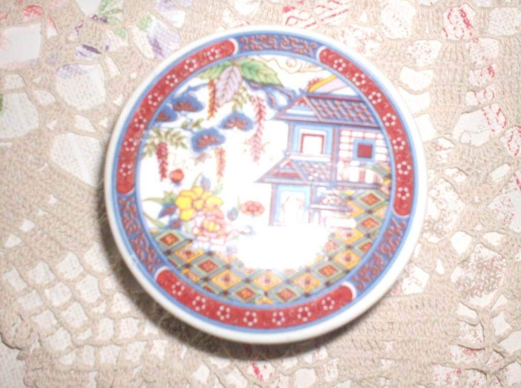 chinees potje met deksel 4.5 cm hoog en 9.5 cm in doorsnee, Antiek en Kunst, Ophalen of Verzenden