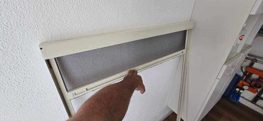 2 Luxaflex rolhorren, Doe-het-zelf en Verbouw, Deuren en Horren, Ophalen
